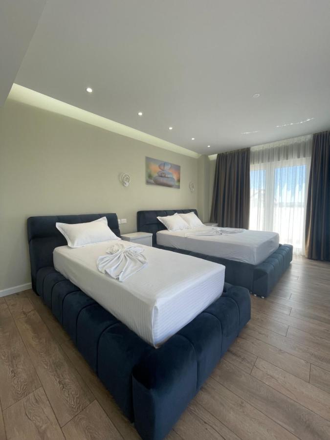 Adria 4*